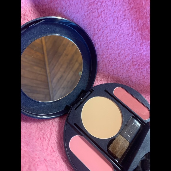 💋💄👁 Personal Makeover Kit - Pinks Roses - Picture 3 of 7